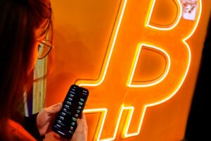 Ціна біткойна падає нижче 68 000 доларів, оскільки біткойн ETF досягли рекордної смуги програшів