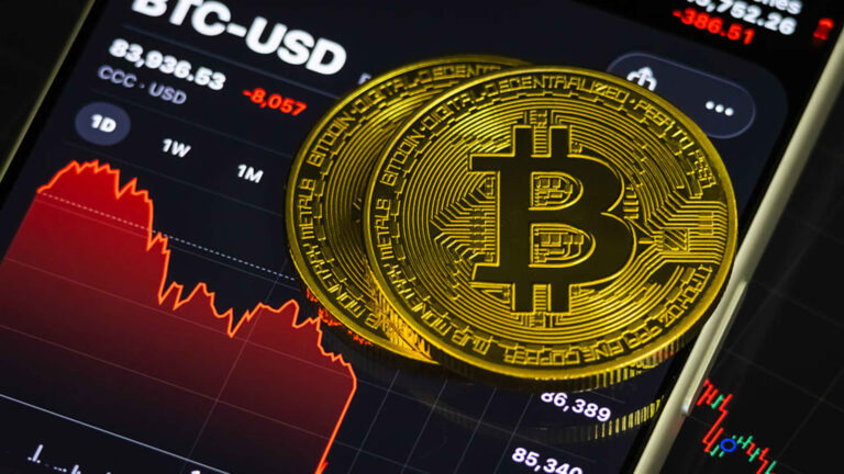 Власники біткойна з високими переконаннями продають, оскільки ціна досягає нових мінімумів
