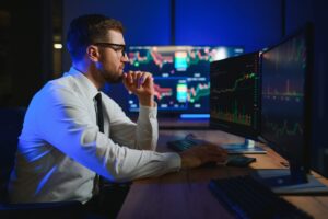 Got $1,000 to Invest? Here’s What XRP vs Bitcoin Could Be Worth by 2027